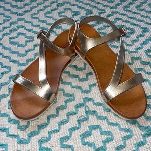 EUC Besso Sandals